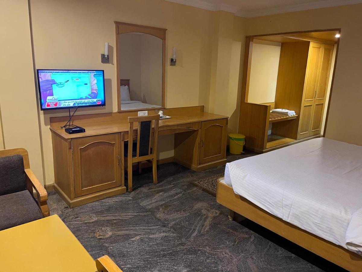 Asr Guesthouse Tirupati Exteriör bild